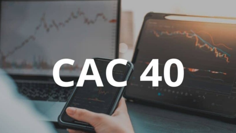 A trader analysing the CAC 40 index chart - ultima markets